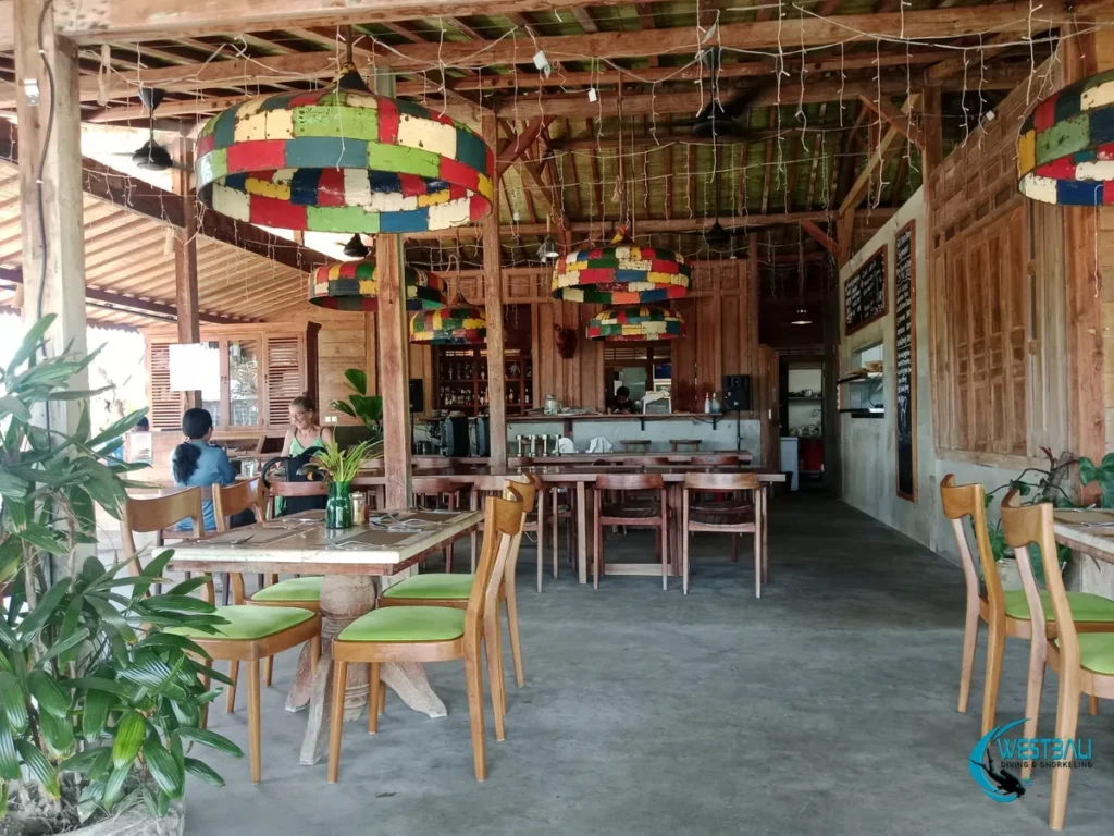 Tables and the bar at Senja, one of the best restaurants in Sumberkima.